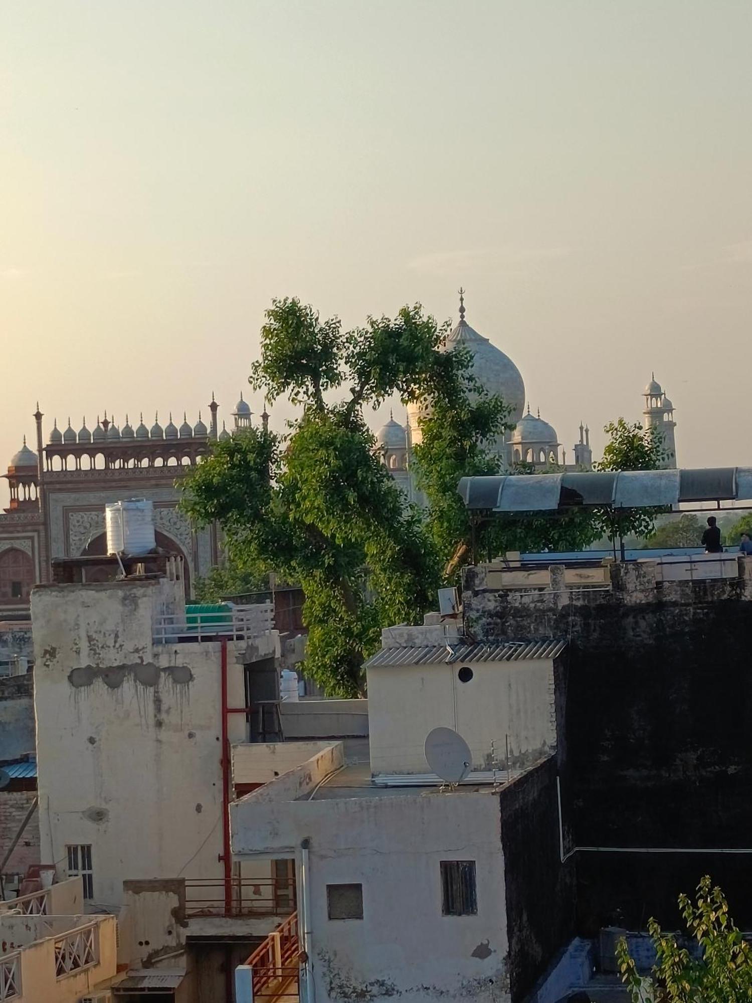 Hotel India Inn Walking Distance From Taj Mahal-- Rooftop Taj Mahal View Agra  Exterior foto