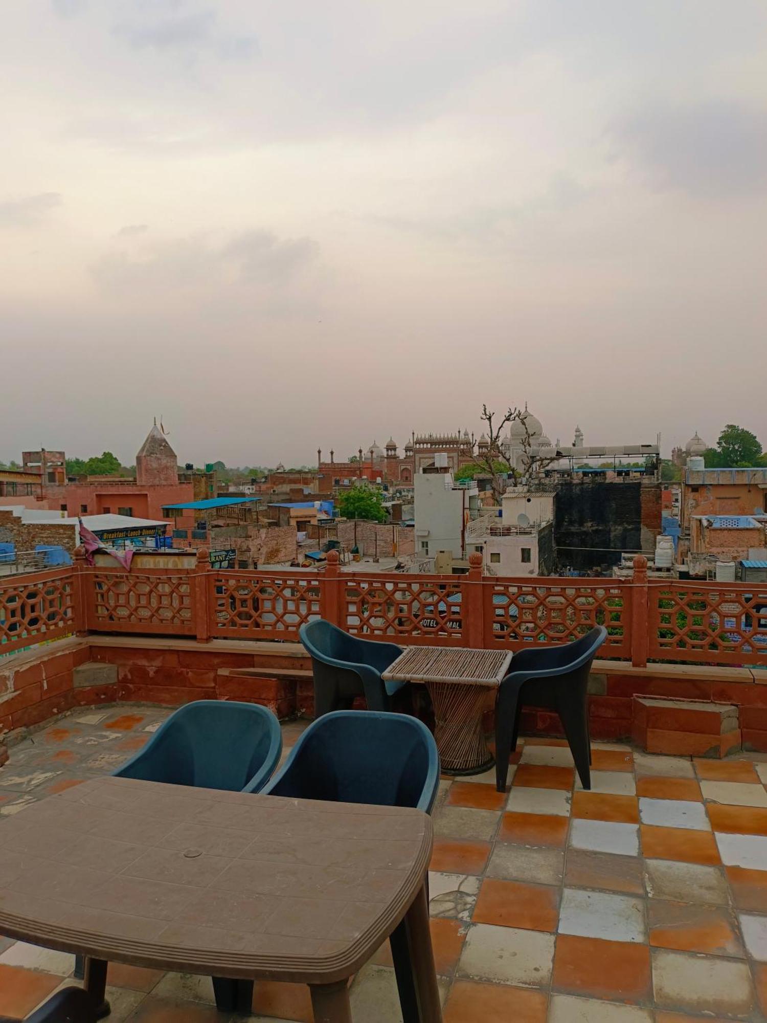 Hotel India Inn Walking Distance From Taj Mahal-- Rooftop Taj Mahal View Agra  Exterior foto